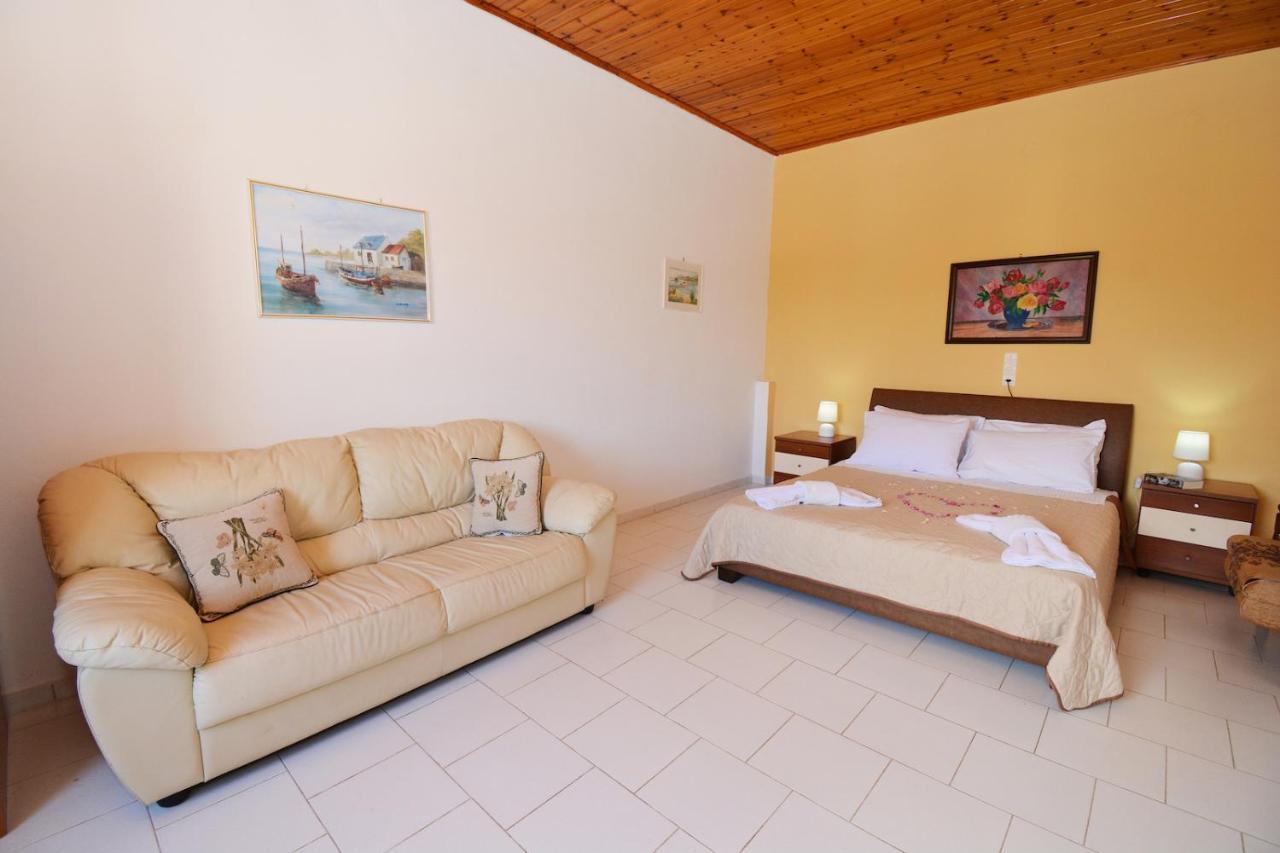 Dolphin Apt & Studios -Next To The Beach Roda  Esterno foto
