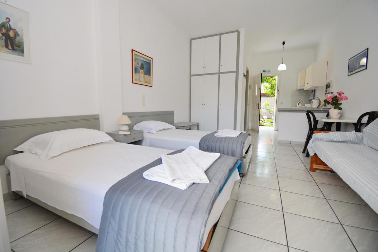 Dolphin Apt & Studios -Next To The Beach Roda  Esterno foto