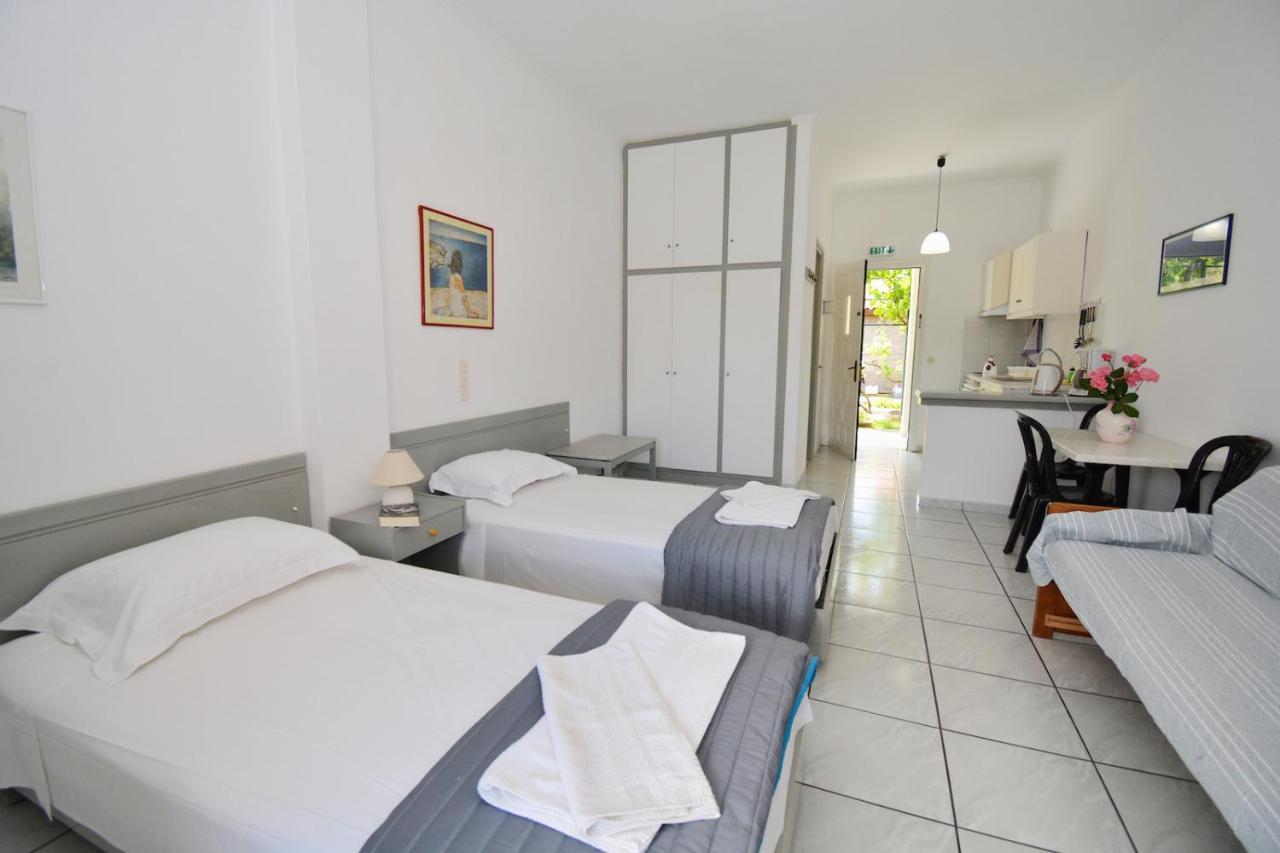 Dolphin Apt & Studios -Next To The Beach Roda  Esterno foto