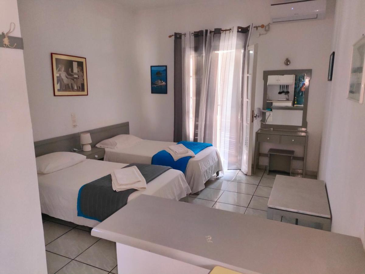 Dolphin Apt & Studios -Next To The Beach Roda  Esterno foto