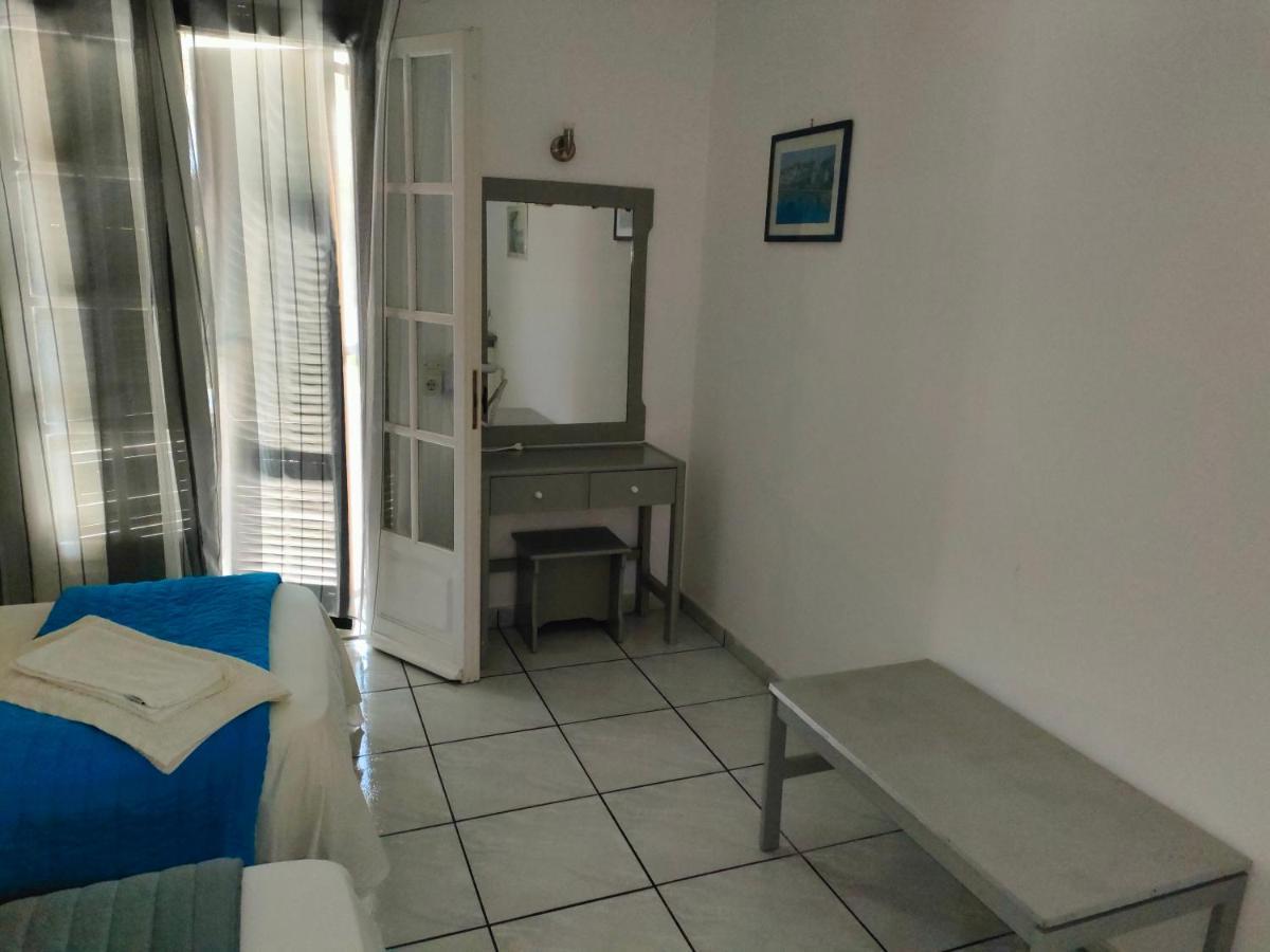 Dolphin Apt & Studios -Next To The Beach Roda  Esterno foto