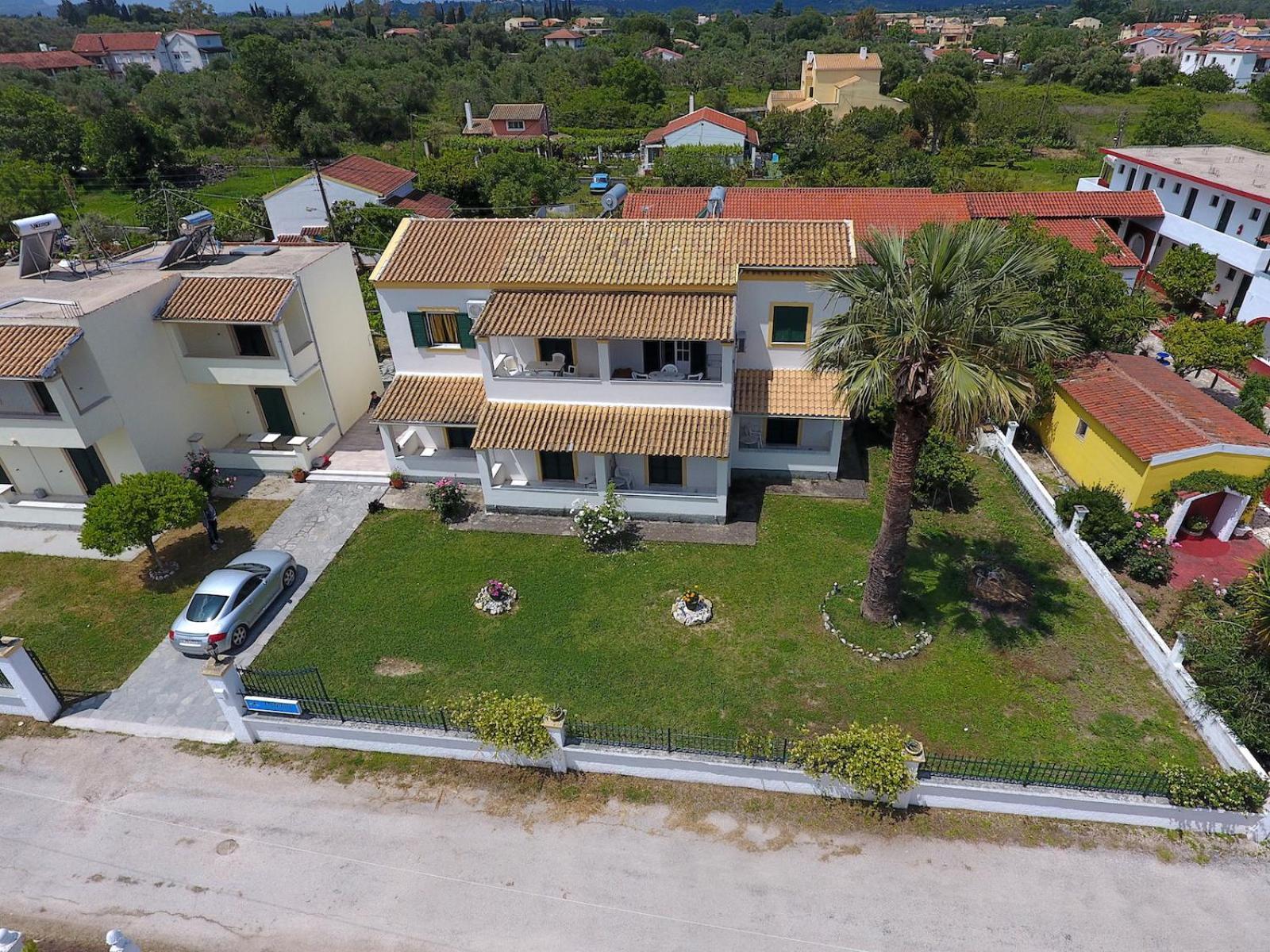 Dolphin Apt & Studios -Next To The Beach Roda  Esterno foto