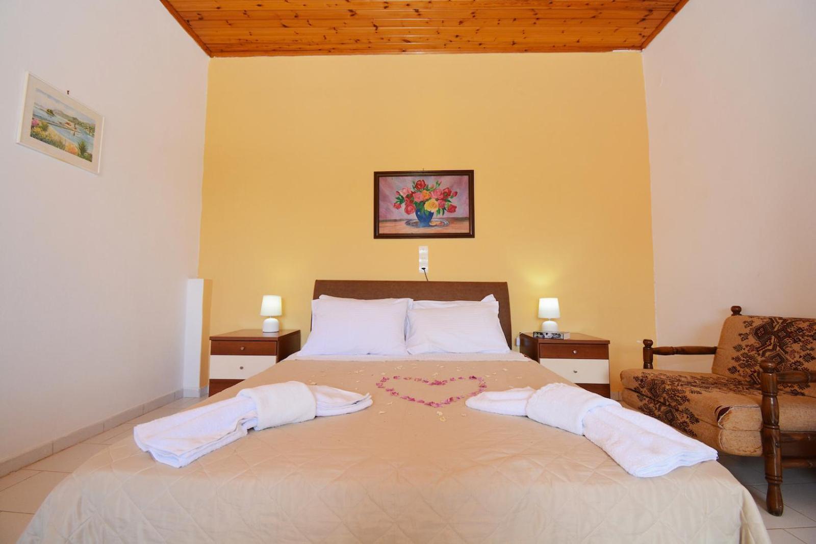 Dolphin Apt & Studios -Next To The Beach Roda  Esterno foto