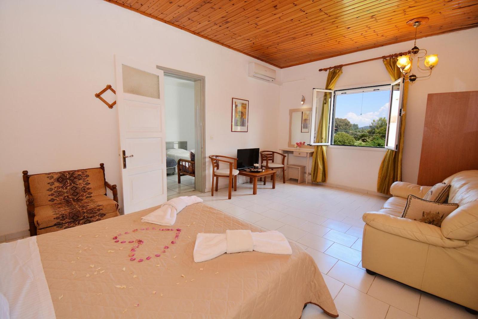 Dolphin Apt & Studios -Next To The Beach Roda  Esterno foto