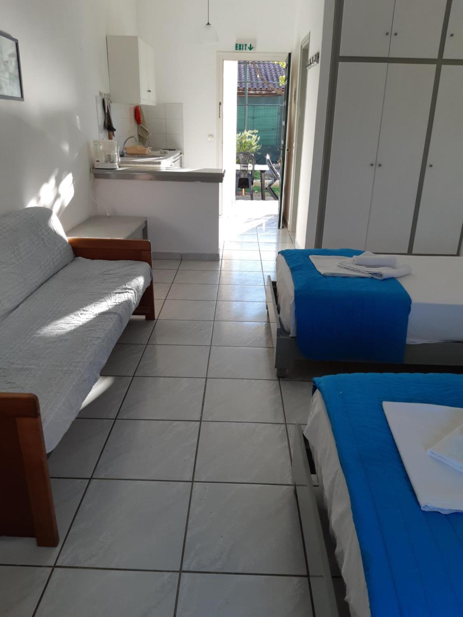 Dolphin Apt & Studios -Next To The Beach Roda  Esterno foto